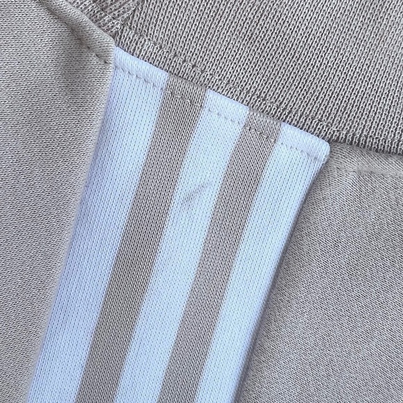 Adidas Originals 3 Stripe Logo Crop Sweatshirt Women’s XS Ice Purple NWT FLAW - Picture 12 of 12